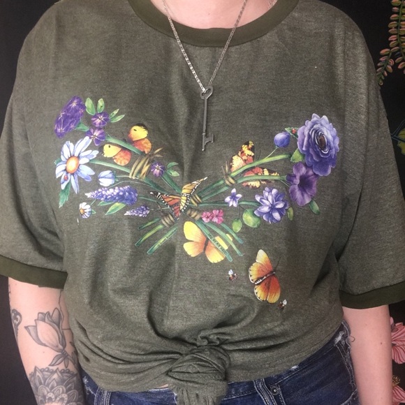 Vintage Tops - VINTAGE BUTTERFLY TEE